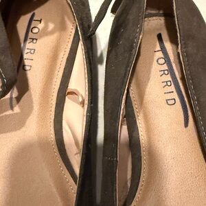 Torrid Women's Dark Olive Green Flats- Nvr Worn